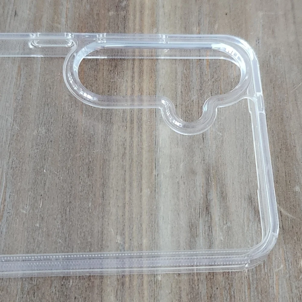 📱 Crystal Fit Clear Case for Samsung Galaxy S24 – Slim, Scratch Resistant, NWT
